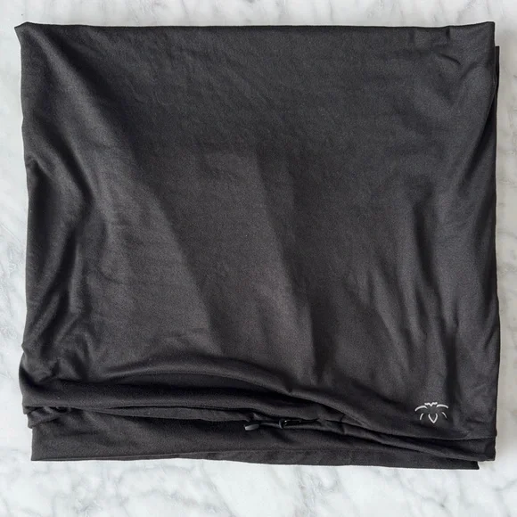 🌼BEYOND YOGA🌼 Black Infinity Scarf with Hidden Zip Pocket, One Size - Picture 2 of 5